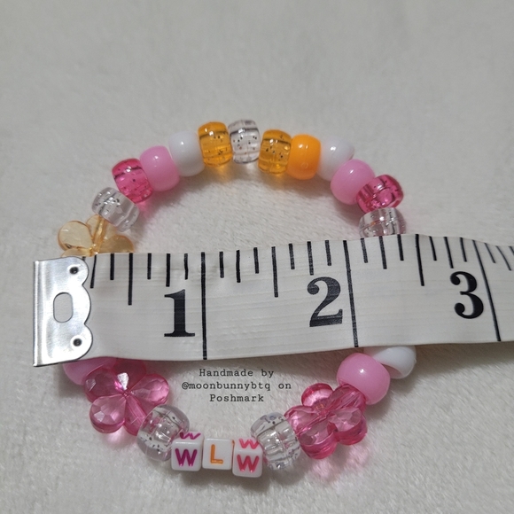 Handmade stacking bracelet "lesbian" LGBT pride 🏳️‍🌈 beaded kandi - Picture 9 of 11